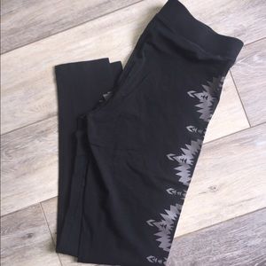 Boho/Tribal Victoria’s Secret Pink leggings, sz m